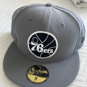 New Era 59Fifty 76ers Fitted Hat, Gray, Size 8